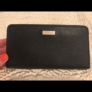 Zip around with center zippered section for change